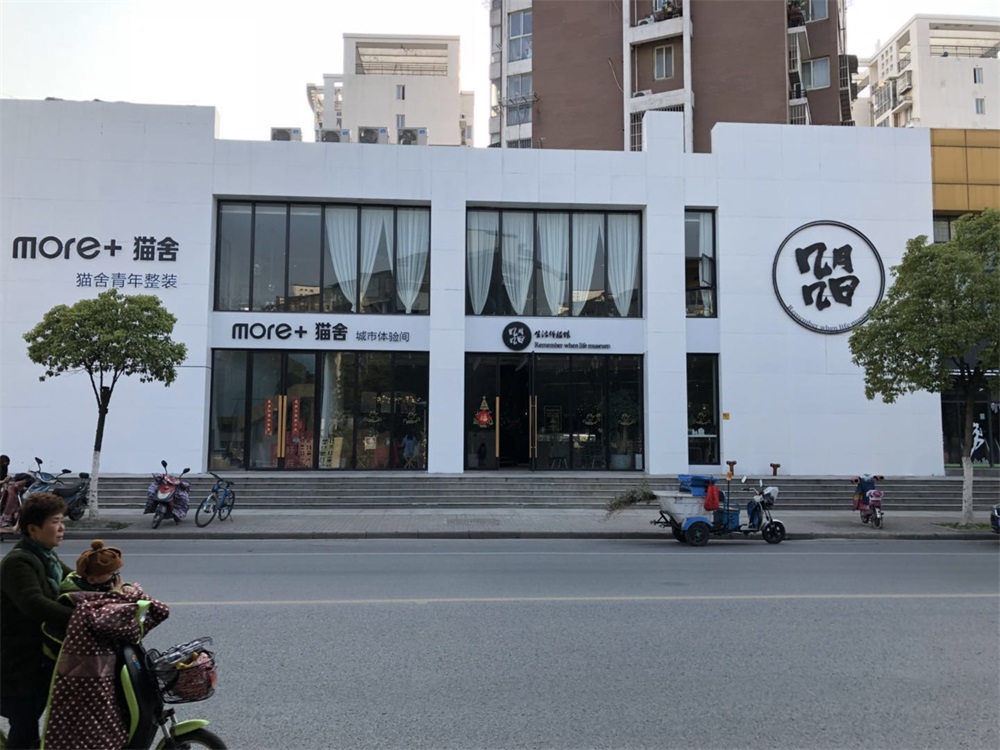 �������